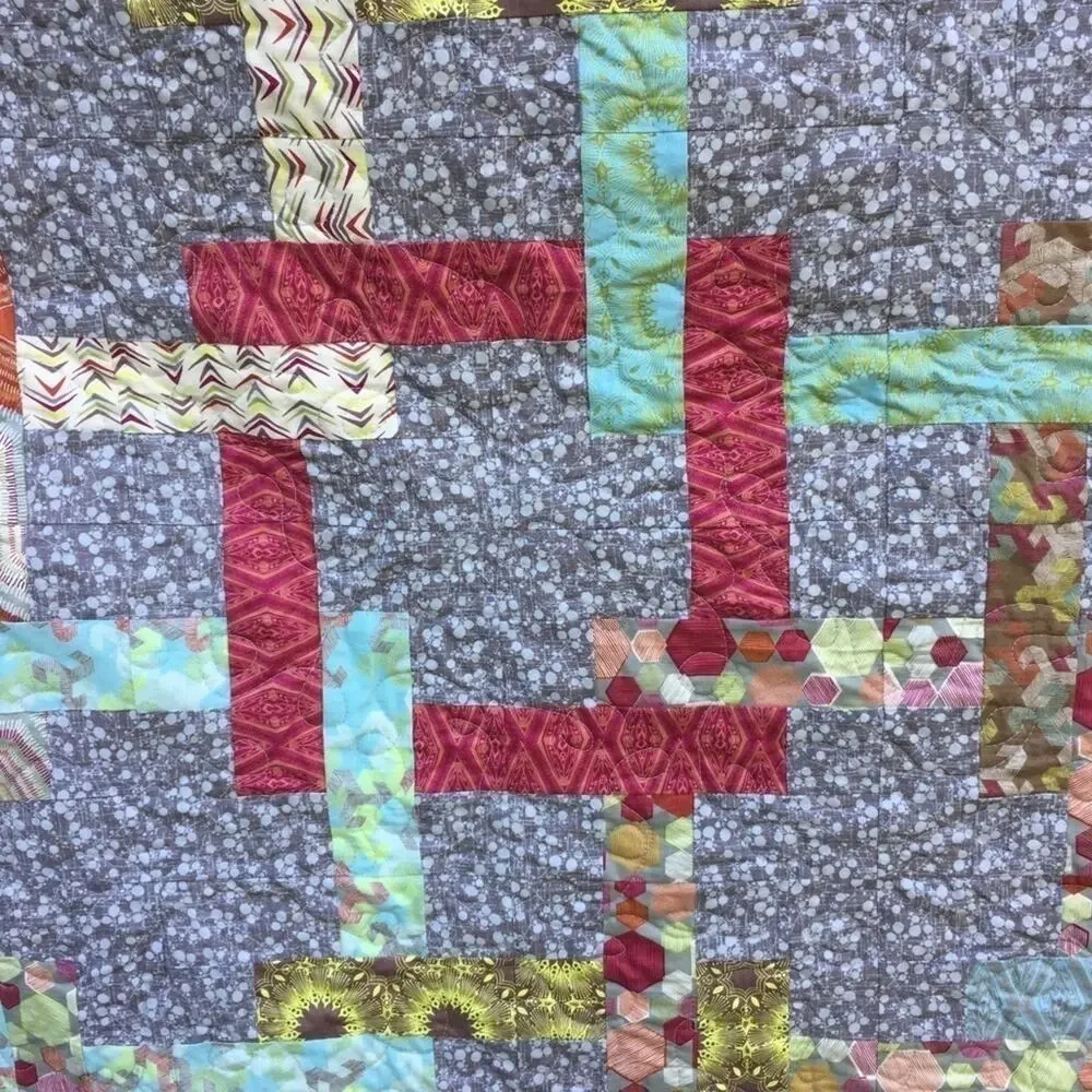 Quilt by me Ruth twisted pretzel is the pattern. Size is 76”-84” Machine quilted